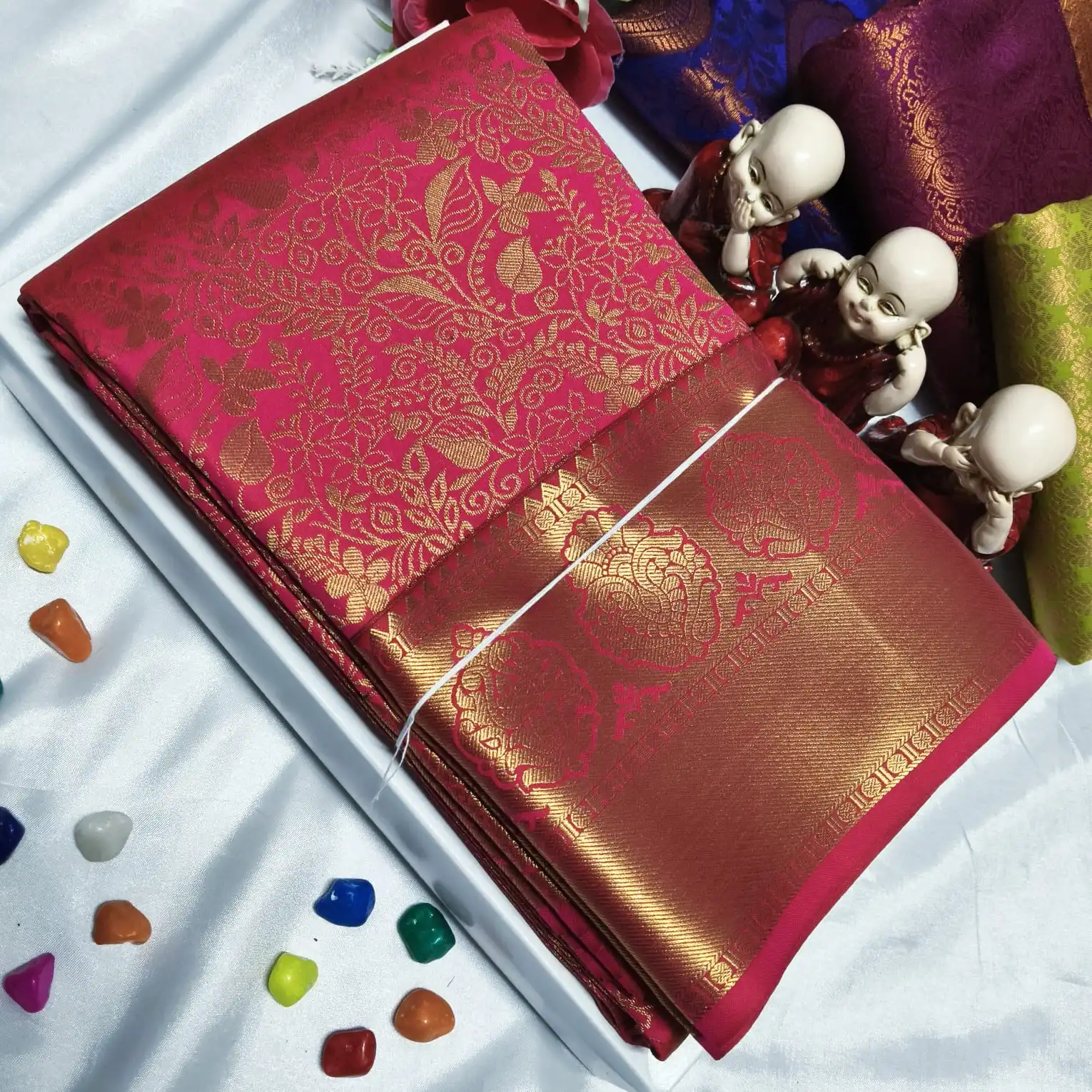 Vastharakala Floral Vines & Round Motif Pink Soft Silk Saree